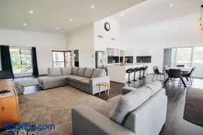 Pumicestone Paradise, Waterfront, sleeps 10, Meldale - Image 4