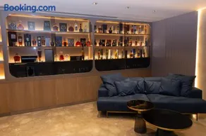 Prado Luxury Hotel - Image 4