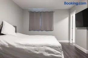 ENTIRE BACHELOR UNIT EN-SUITE UPTOWN WATERLOO - e5 - Image 3