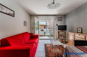 Appartement de vacances convivial et familial avec terrasse, jardin et piscine | À côté de la plage - Image 3
