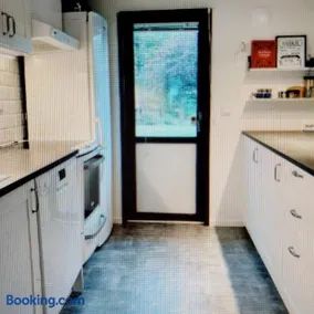 Bright, fully equipped property in Örebro - Image 5
