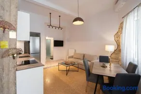 2BR Apt 20 Mins From Acropolis with Washer & Dryer - Image 2