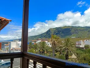 Beautiful 1 Bedroom Apartment with Mountain View - Image 1