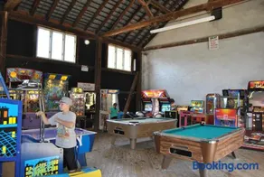 Robin Hill Camping Resort Deluxe Cottage 13 - Image 4