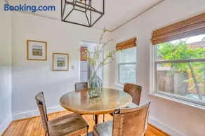 Cozy Boho 1BR - Walk to Shops & Cafes - Image 3