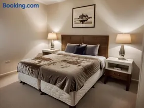 Modern Venice Beach Stay - Walk to Marina & Boardwalk - Image 3