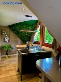 Chambre avec jacuzzi ou Chalets dans les bois - Image 4