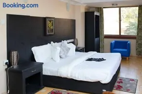Hotel Kingdom - Image 2