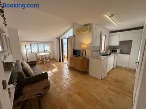 Ático con terraza y vistas al mar en primera línea - Image 2
