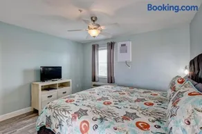 Surf City Stay Motel Unit - Walk to Beach - Image 2