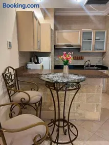 Palm Beach Piazza LUXURY Apartment-Private Beach Access - Image 4