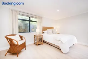 10VDW Self Catering Apartments-Newly Renovated! - Image 2