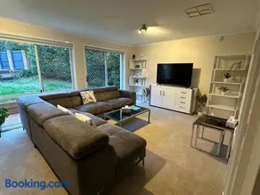Cozy Curtin Private Guest house - Image 2
