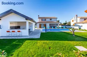Villa Alba Rossa near Pula for 6 people with private 50 m2 pool only 1 km from the beach - Image 1
