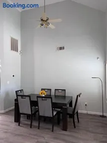 Entire 3 BR & 2 BA house for business and family - Image 5