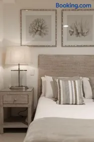 Hastings Park: Elegant Noosa Gem by the Beach - Image 3