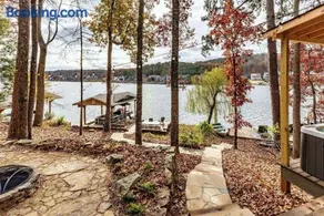 Lakeside Hideaway - Image 2