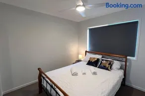 4 Bedroom House, Master with ensuite and AC - Image 2