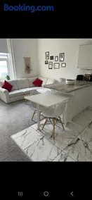 2 bed- walkable train and beach apartment - Image 1