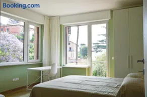 Appartement avec jardin, internet haut débit et terrasse | Vue ville - Image 3