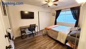 Private, Spacious, 4x Queen, 300 MBPS Internet with Backyard! - Image 2