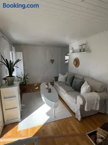 Archipelago cabin with sauna, fireplace & close to the ocean - Image 2