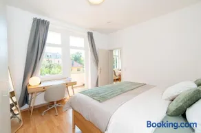 Cozy Apartment with Home Cinema & Balcony - Image 3