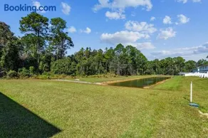 New Home near UWF & PNS Beach! - Image 5