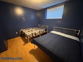 King George Corridor Modern Room - Easy Transit & Free Parking - Image 4
