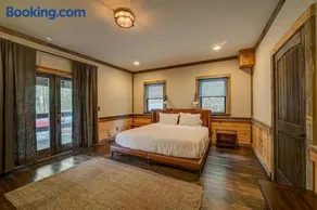 This chalet is luxury and mountain charm all wrapped up in one - Image 2