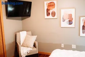 Spacious Five-Bedroom Bliss - Image 3