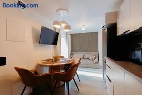 Neues Modernes Apartment, 3 Zimmer, 7 Betten, Küche, 1,5 Badezimmer - Image 2