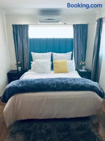 Golden Glory Manor - Image 2