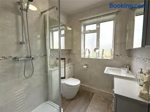 A beautiful stylish home in city centre - Image 4