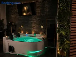 Appartement love room Perpignan cosy jacuzzi parking privée - Image 1