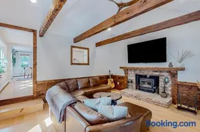 Private Pocasset Getaway - Image 2