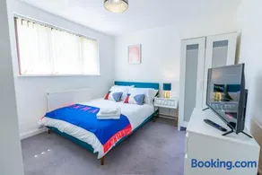 4 en-suite bedroom house with free parking Aylesbury - Image 2