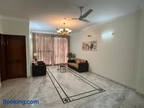 Pamposh Guest House, Gurgaon - Image 1