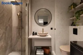 Gatsby - Apartament Jacuzzi & Relax dla par w Gdansku by Lion Apartments - Image 3