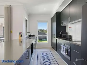 Single Level Retreat Near Beach & Mogo Trails - Image 2