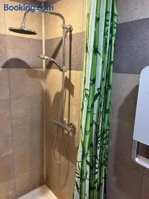 Charmante petite maison climatisée, en pierre, avec accès autonome - Image 2