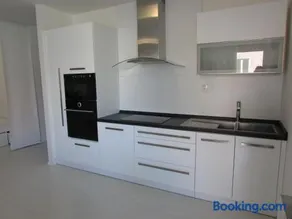 Beautiful city center Apartment with private parking - Image 3