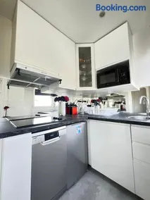 Apartment HOME in Paris with View, 15min to center - Image 3
