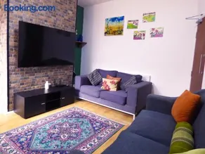Spacious 4-Bed House in Fallowfield - Sleeps 8 - Image 3