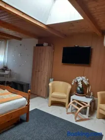 BpR P3 Lodge Apartment with A/C - Image 5