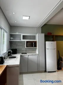 Studio com Garagem, Térreo com Acesso privativo e WIFI, a 5 Minutos do Centro - Image 2