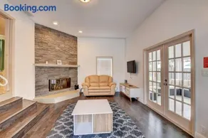 5 BR Mansion with Pool and non-heated Jacuzzi Games in Boynton Beach - Image 1