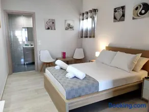 Neva Apartments by the Beach - Image 5
