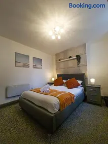 Mega Value Stay - 7 Beds, Keyless Entry, City 5 min walk BY PROPERTY PROMISE - Image 5
