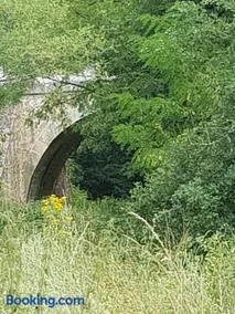 GITE LE PONT DE LA BLOUE - BAS-EN-BASSET, HAUTE-LOIRE, MAISON CLIMATISEE, TERRASSE, JARDIN - ATMOSPHERE ATYPIQUE et NATURE - Image 2